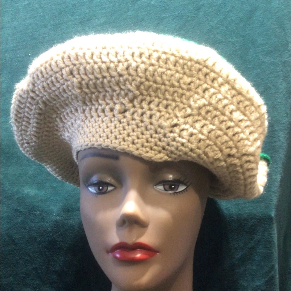 Handcrafted hat - Picture 3 of 3